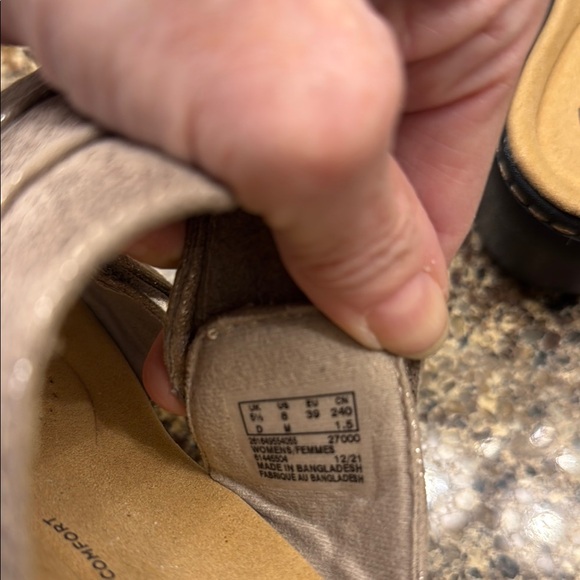 Clarks Women's Tan/Silver Sandals - Picture 8 of 8